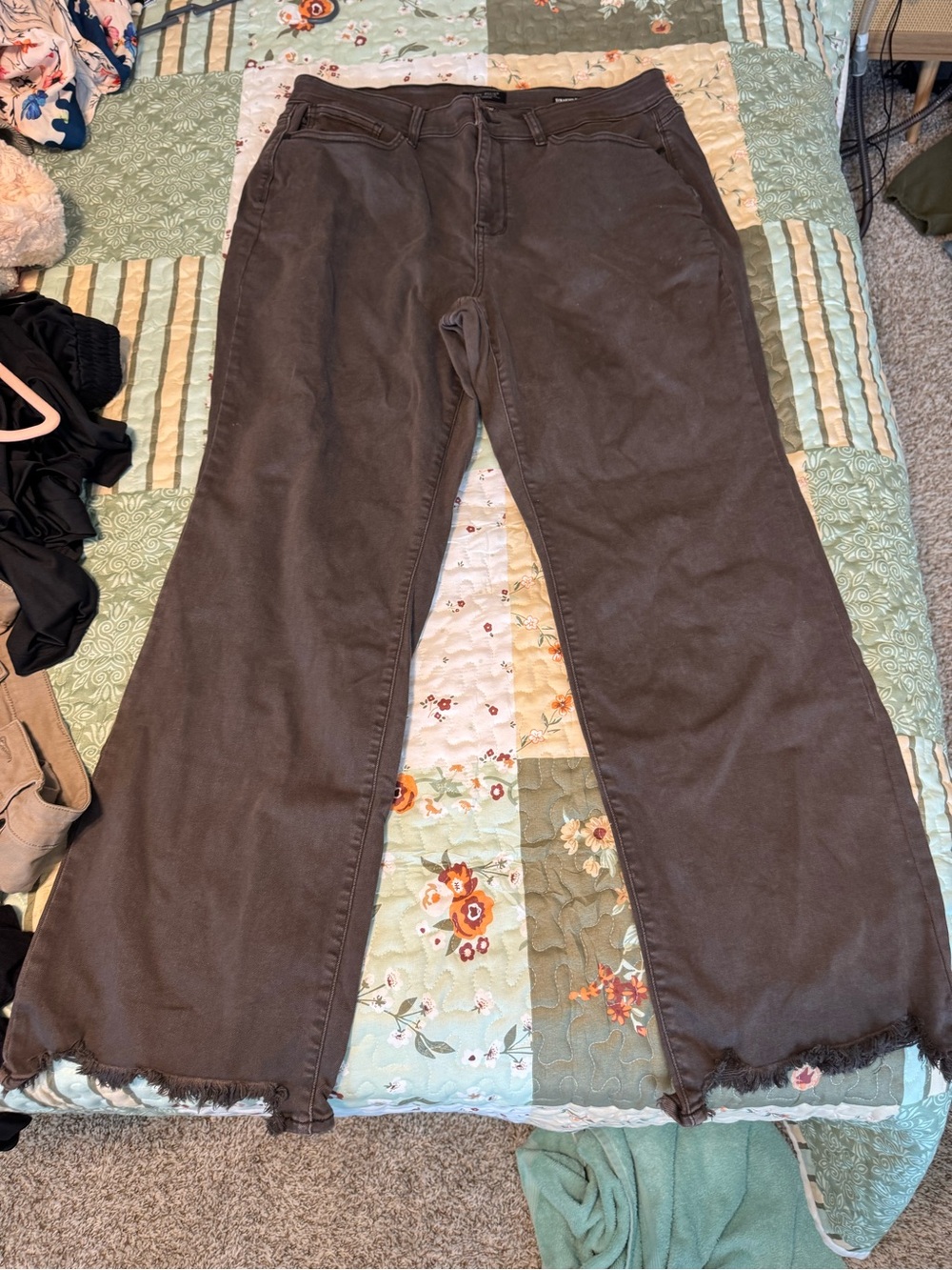 Judy Blue Women’s Wide Leg Jeans in Dark Brown